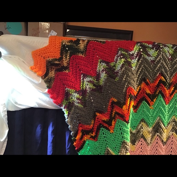 Beautiful hand knitted blanket/throw, 45” x 60”EUC - Picture 5 of 7